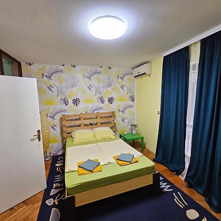 Apartman Yellow House Apartman Újvidék Kültér fotó