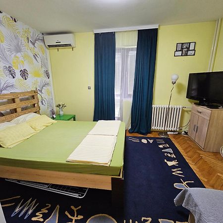 Apartman Yellow House Apartman Újvidék Kültér fotó