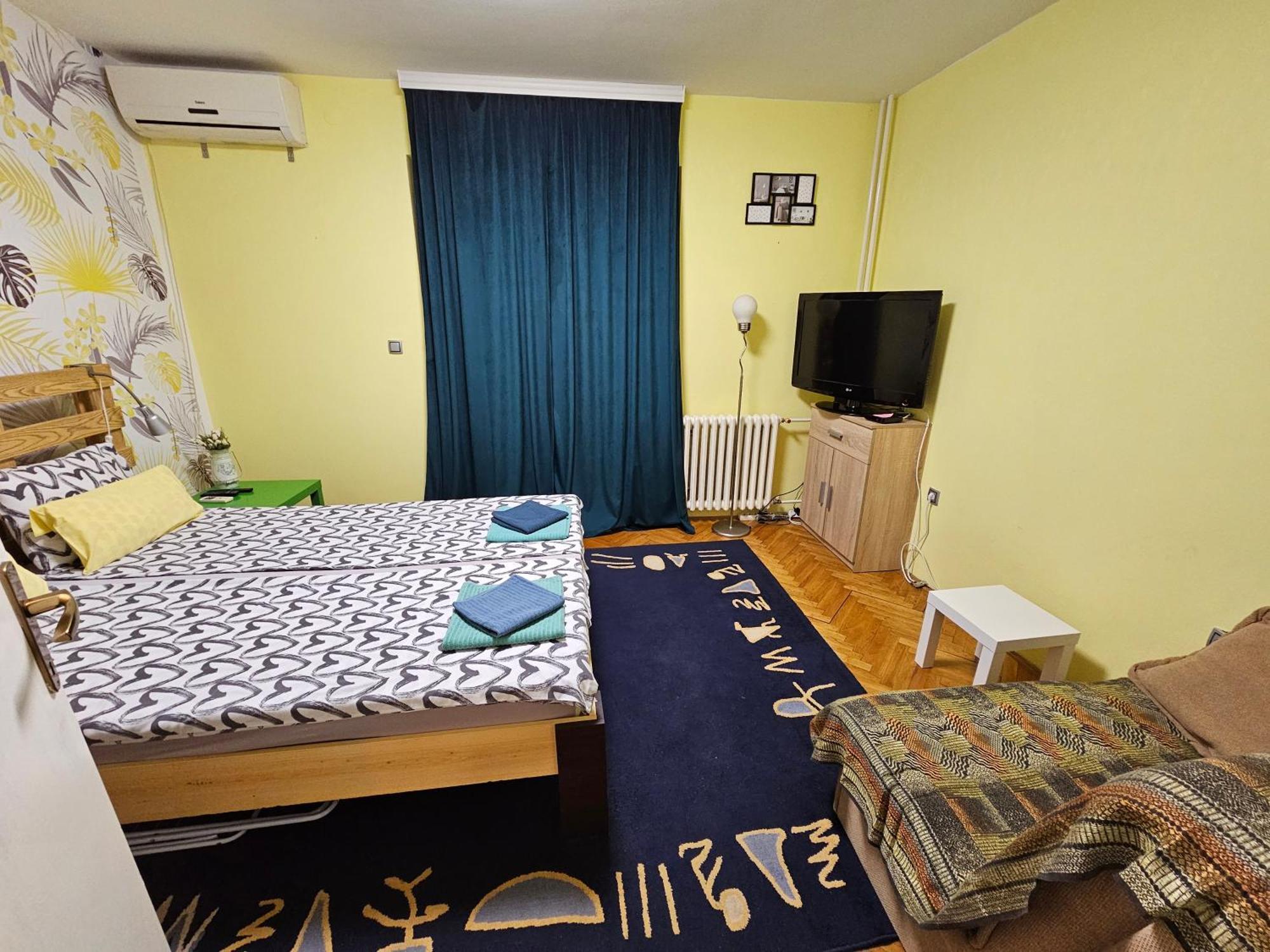 Apartman Yellow House Apartman Újvidék Szoba fotó